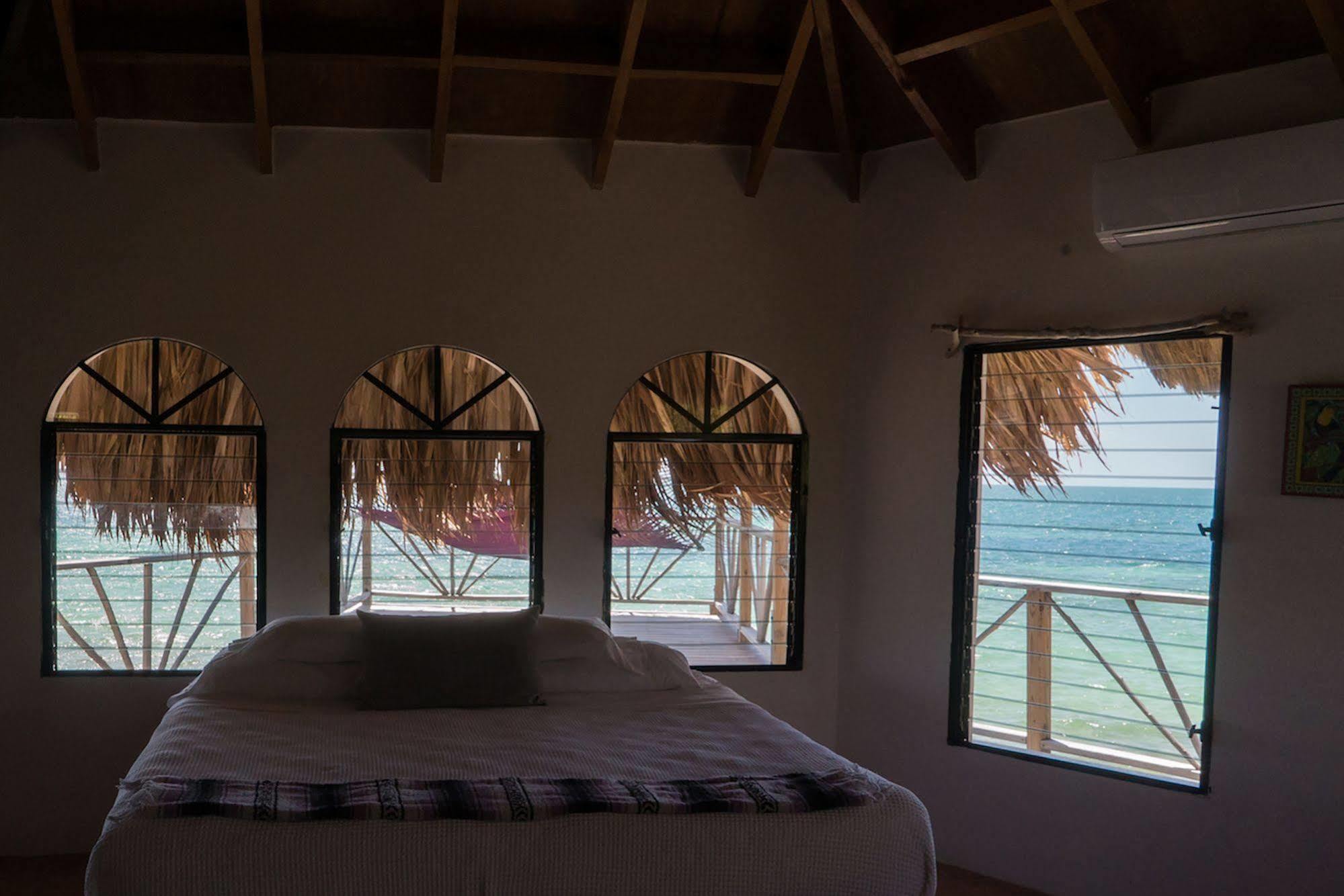 Thatch Caye Resort A Muy'Ono Resort Hopkins Bagian luar foto