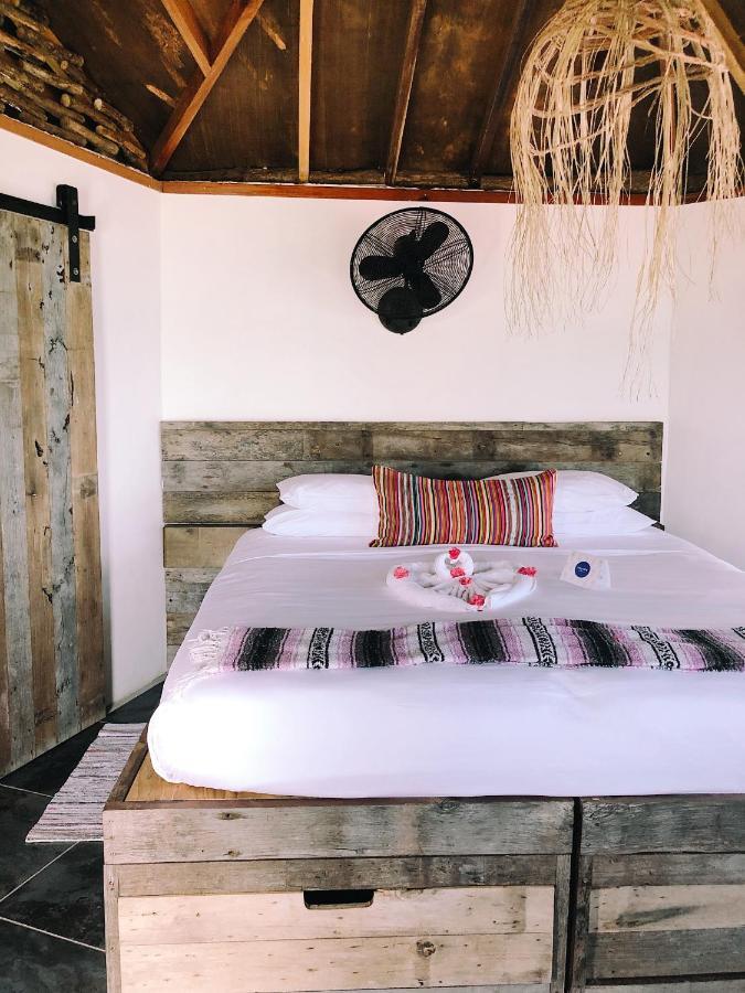 Thatch Caye Resort A Muy'Ono Resort Hopkins Bagian luar foto